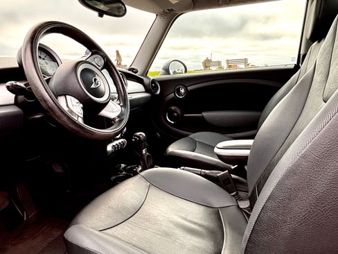 Used 2010 MINI Cooper Hardtop image 8