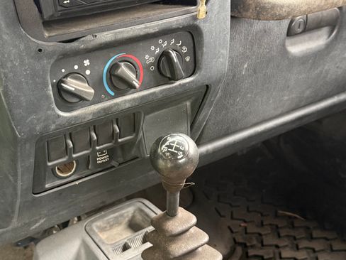 Used 2003 Jeep Wrangler X AWD/4WD image 13