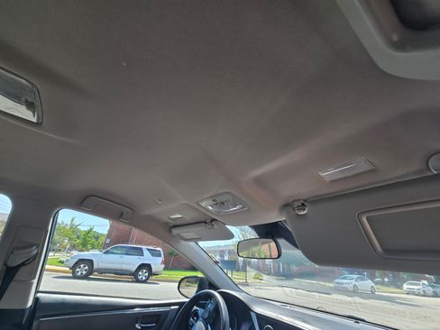 Used 2019 Toyota Corolla LE image 12