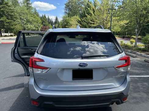 Used 2021 Subaru Forester Premium AWD/4WD image 6