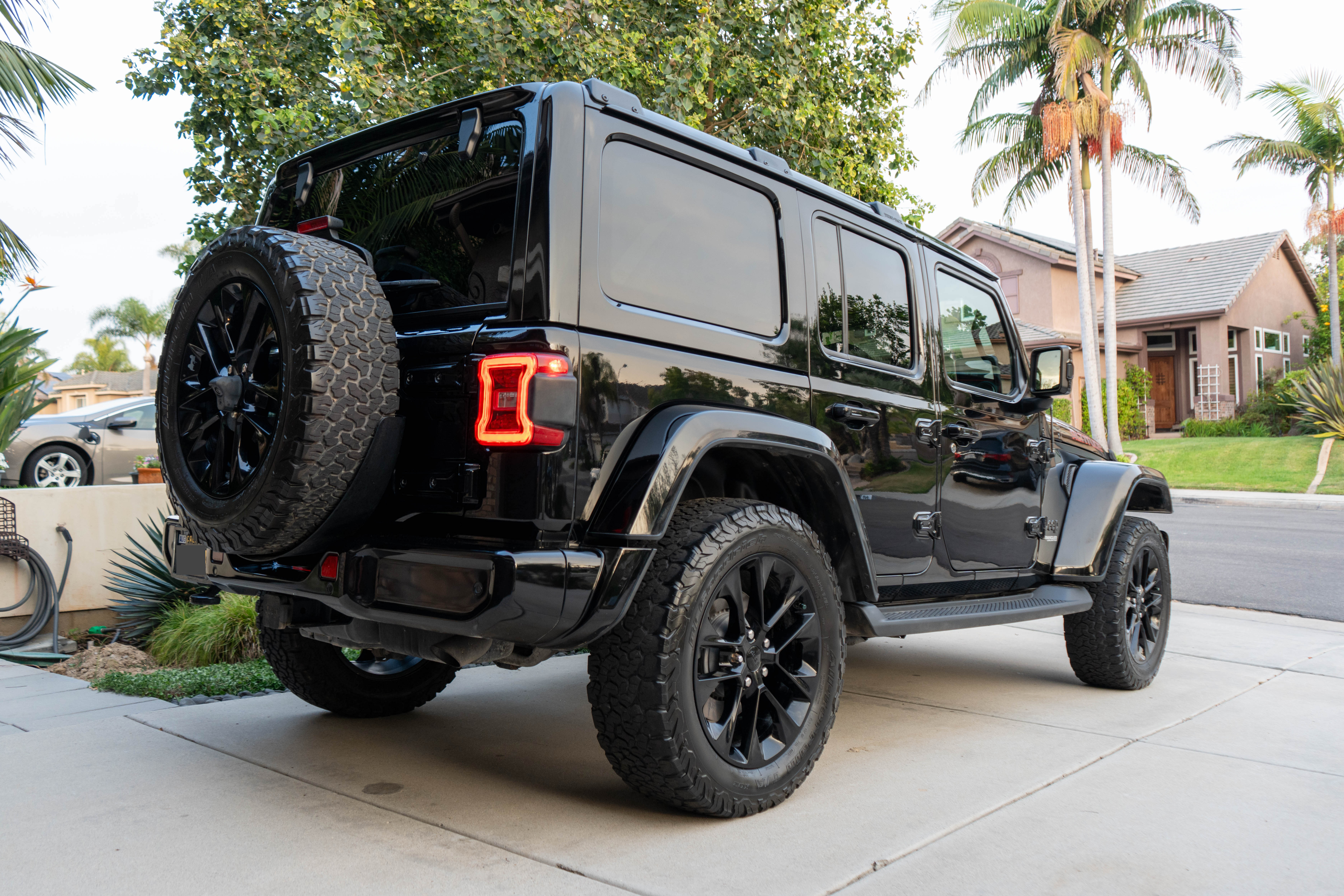 Used 2020 Jeep Wrangler Unlimited Sahara AWD/4WD image 9