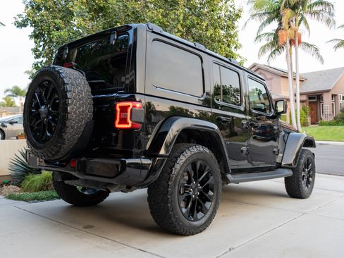 Used 2020 Jeep Wrangler Unlimited Sahara AWD/4WD image 9