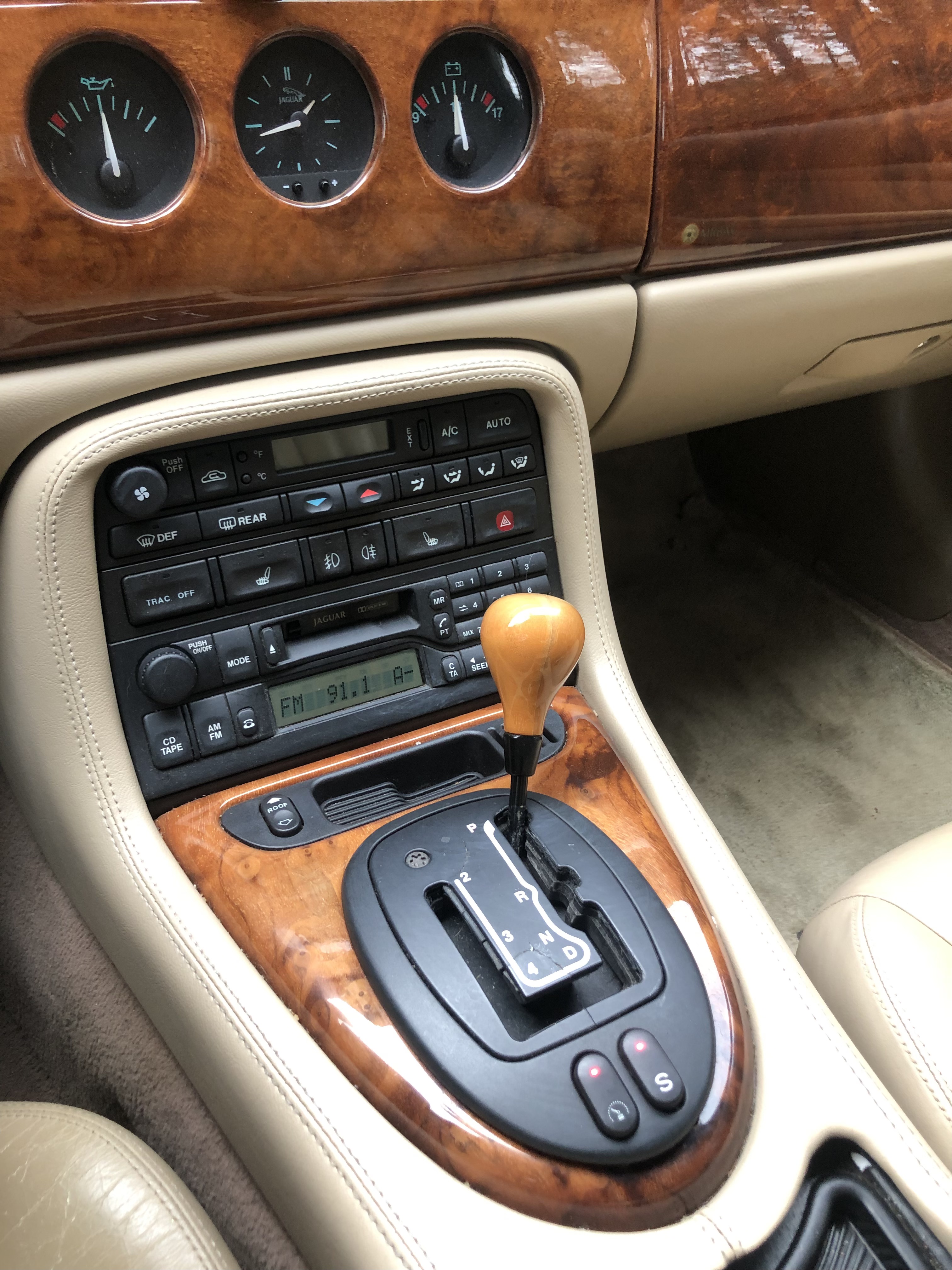 Used 2002 Jaguar XK8 Convertible RWD image 11