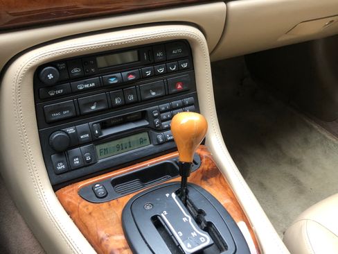 Used 2002 Jaguar XK8 Convertible image 11