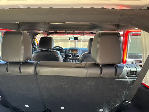 Used 2017 Jeep Wrangler Unlimited Sahara w/ Max Tow Package image 13