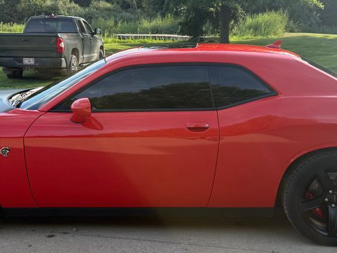 Used 2017 Dodge Challenger SRT Hellcat image 9