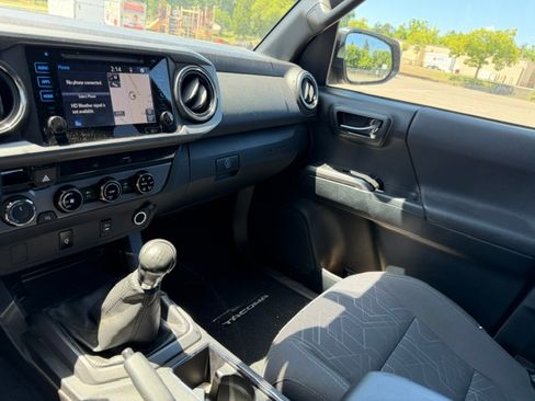 Used 2016 Toyota Tacoma TRD Sport w/ Towing Package AWD/4WD image 12