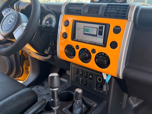 Used 2008 Toyota FJ Cruiser 4WD image 8
