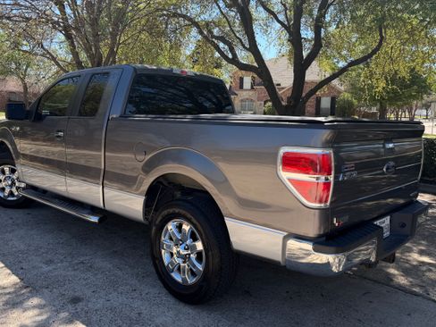 Used 2014 Ford F150 XLT w/ XLT Chrome Package image 4