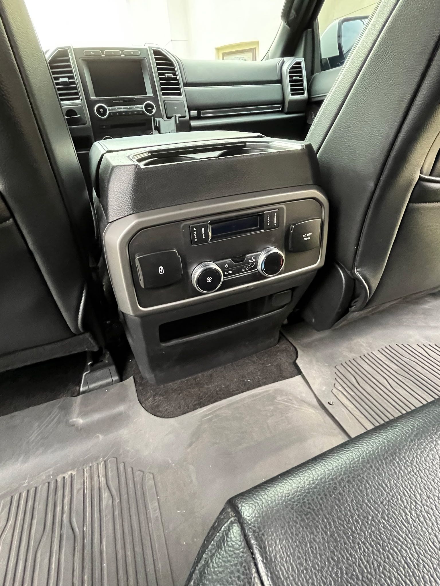 Used 2018 Ford Expedition XLT w/ Equipment Group 202A RWD image 5