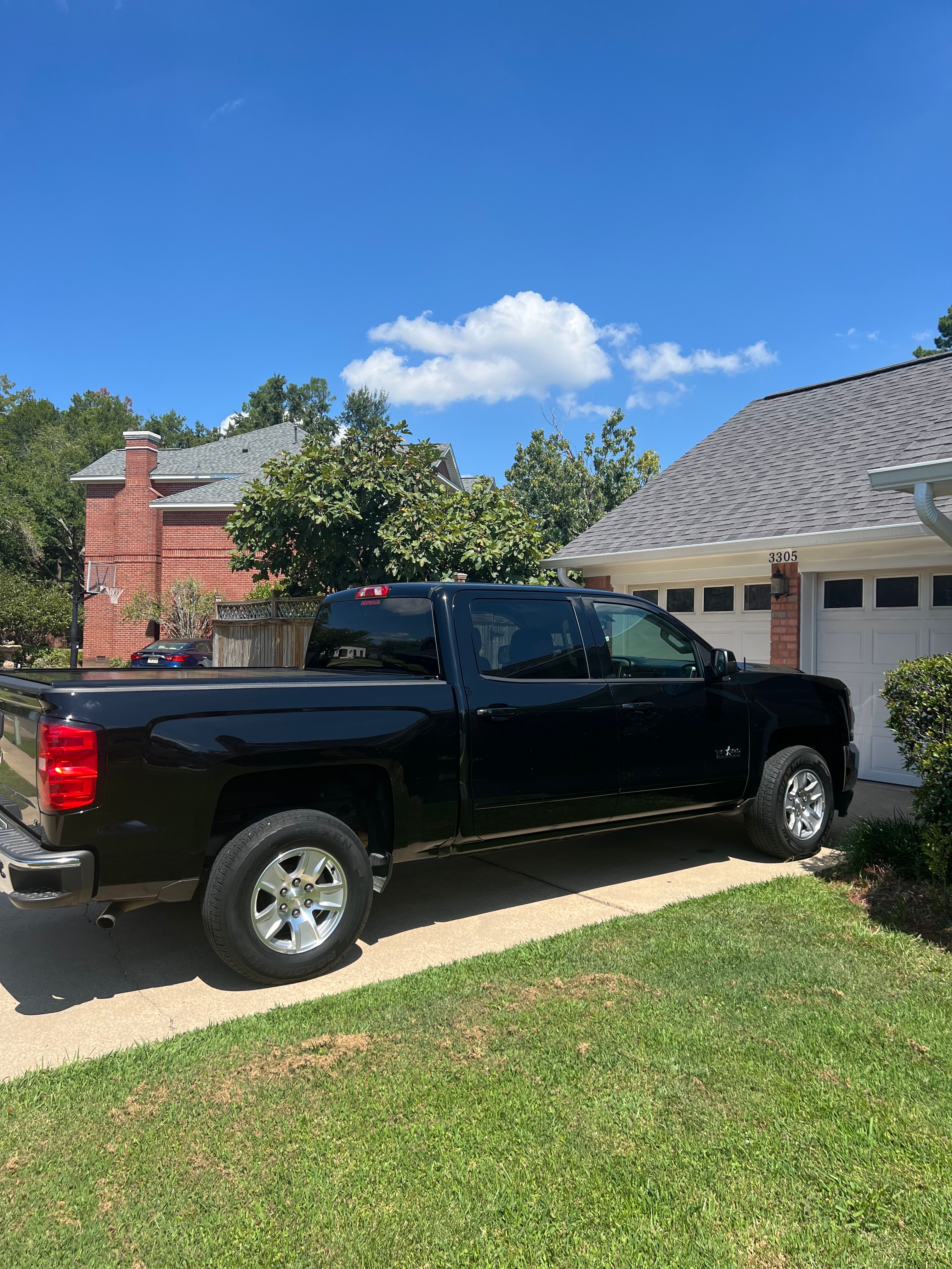 Used 2018 Chevrolet Silverado 1500 LT w/ Texas Edition RWD image 2
