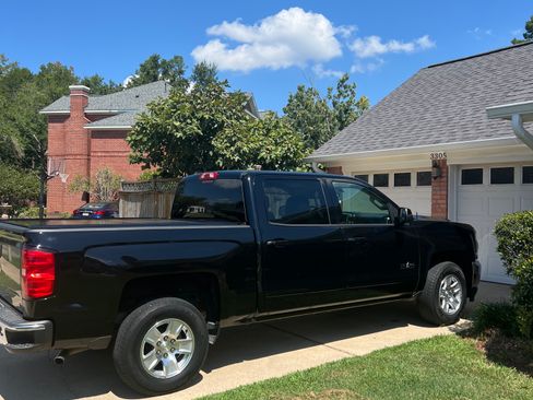 Used 2018 Chevrolet Silverado 1500 LT w/ Texas Edition RWD image 2
