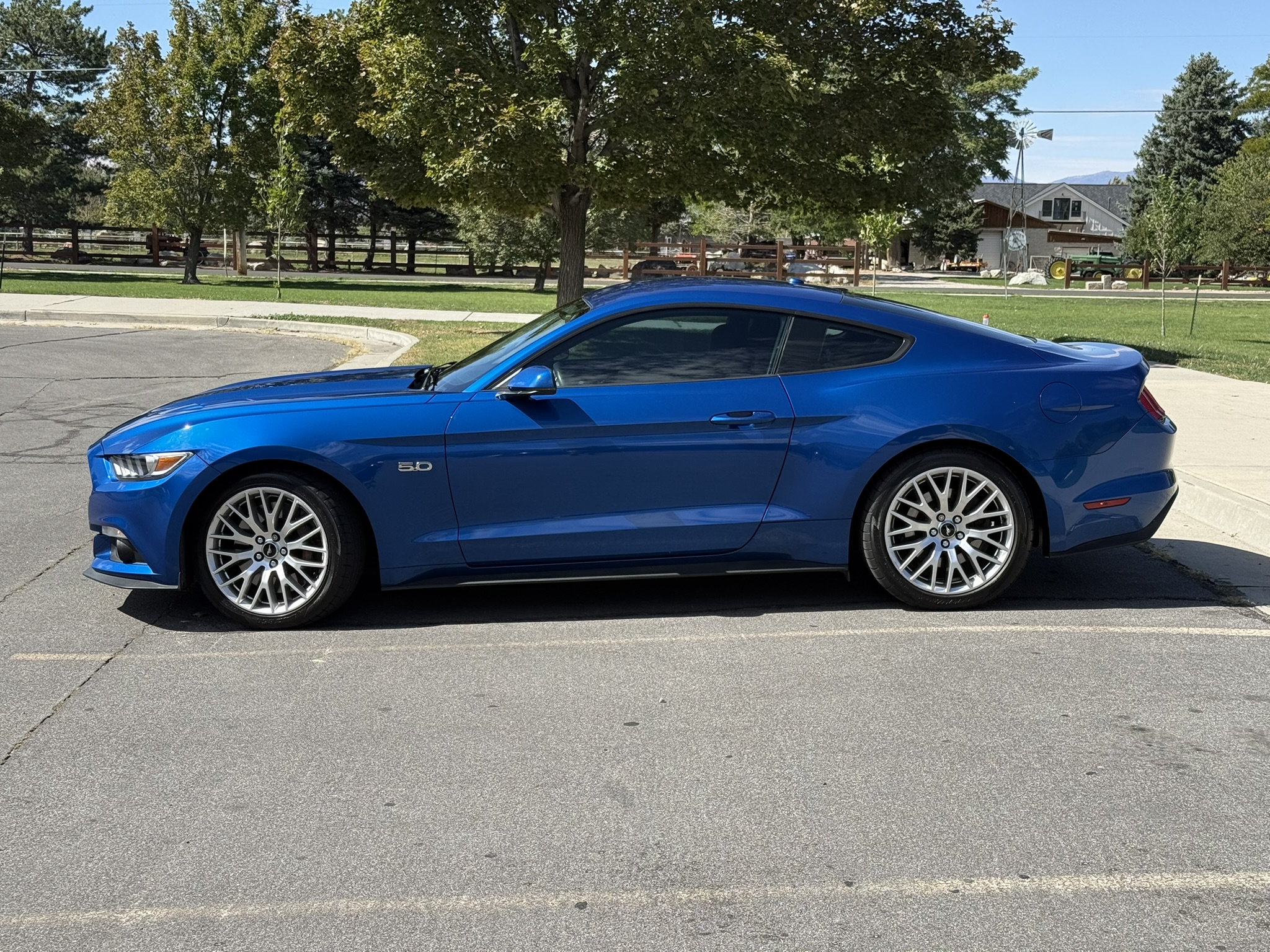 Used 2017 Ford Mustang GT Premium w/ GT Performance Package RWD image 9