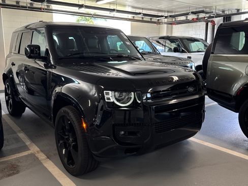 Used 2025 Land Rover Defender 110 X-Dynamic SE image 1