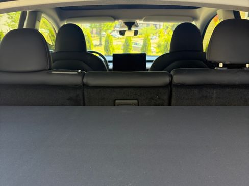 Used 2022 Tesla Model Y Long Range image 9