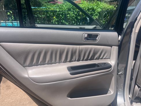 Used 2006 Toyota Camry XLE FWD image 14