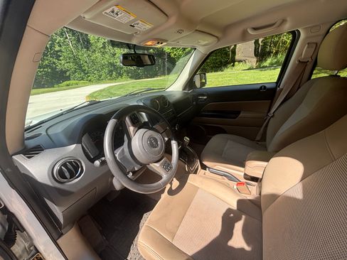 Used 2016 Jeep Patriot Latitude AWD/4WD image 9