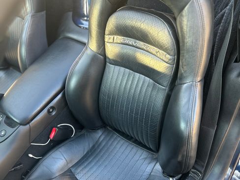 Used 2000 Chevrolet Corvette Convertible w/ Memory Pkg RWD image 9