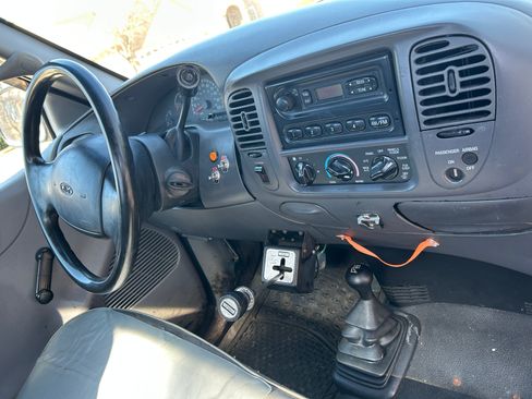 Used 2000 Ford F150 4x4 Regular Cab image 4