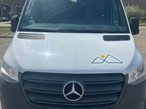 Used 2021 Mercedes-Benz Sprinter 2500 image 4