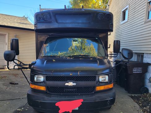 Used 2009 Chevrolet Express 3500 image 1
