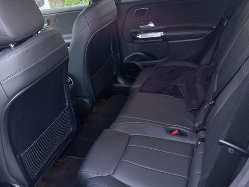 Used 2020 Mercedes-Benz GLB 250 4MATIC image 6