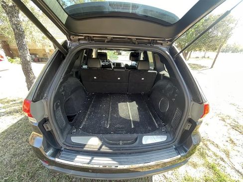 Used 2015 Jeep Grand Cherokee Limited w/ Luxury Group II image 2