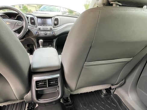 Used 2014 Chevrolet Impala LT w/ Convenience Package image 11