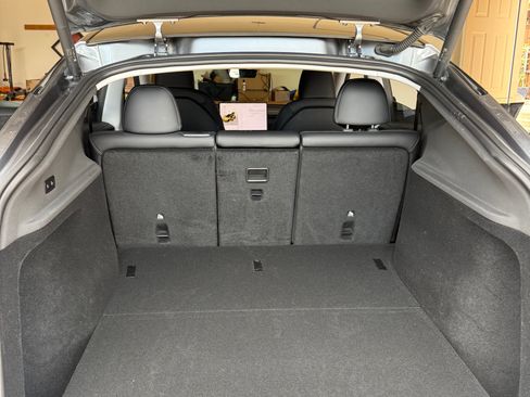 Used 2026 Tesla Model Y Long Range RWD image 9