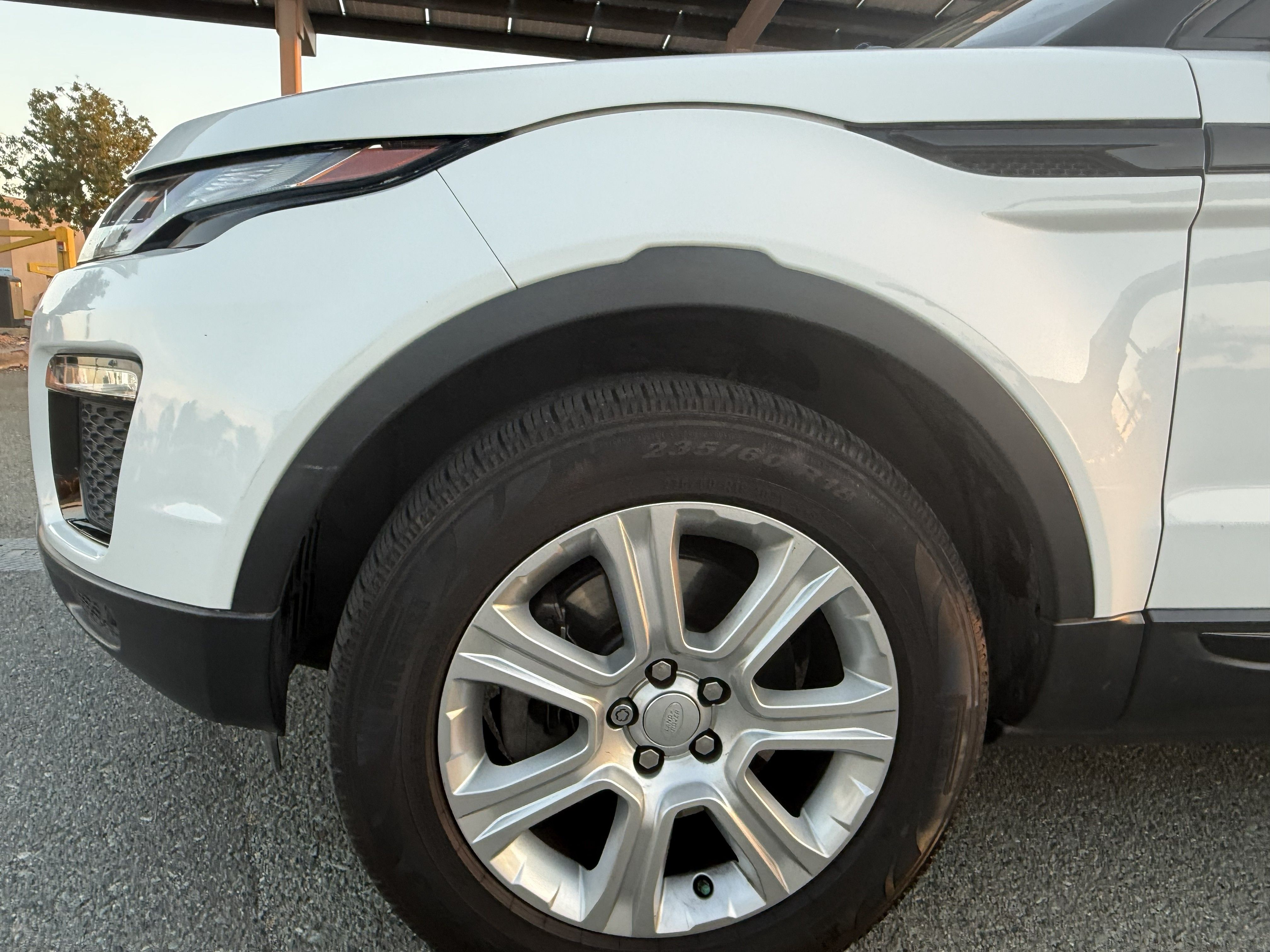 Used 2018 Land Rover Range Rover Evoque SE Premium AWD/4WD image 14