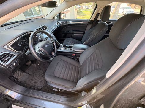 Used 2020 Ford Fusion SE image 9