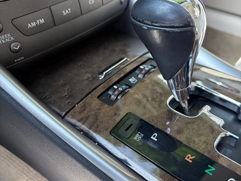 Used 2010 Lexus IS 250C RWD image 25