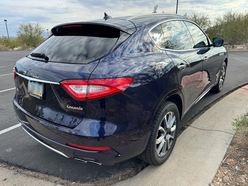 Used 2017 Maserati Levante w/ Luxury Package image 5