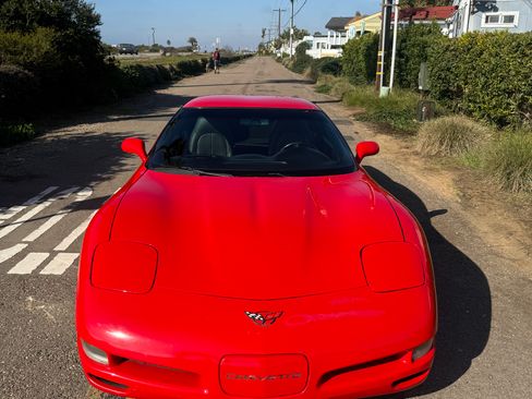 Used 1998 Chevrolet Corvette Coupe image 1