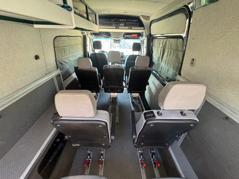 Used 2020 Mercedes-Benz Sprinter 2500 image 9