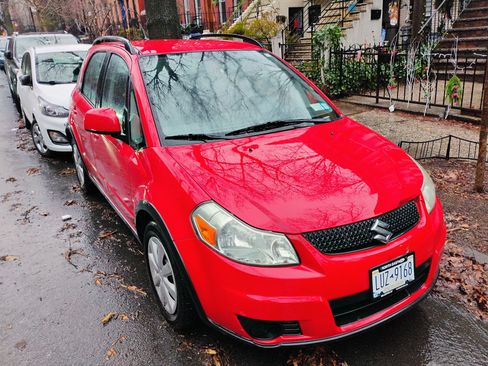 Used 2010 Suzuki SX4 AWD Hatchback image 1