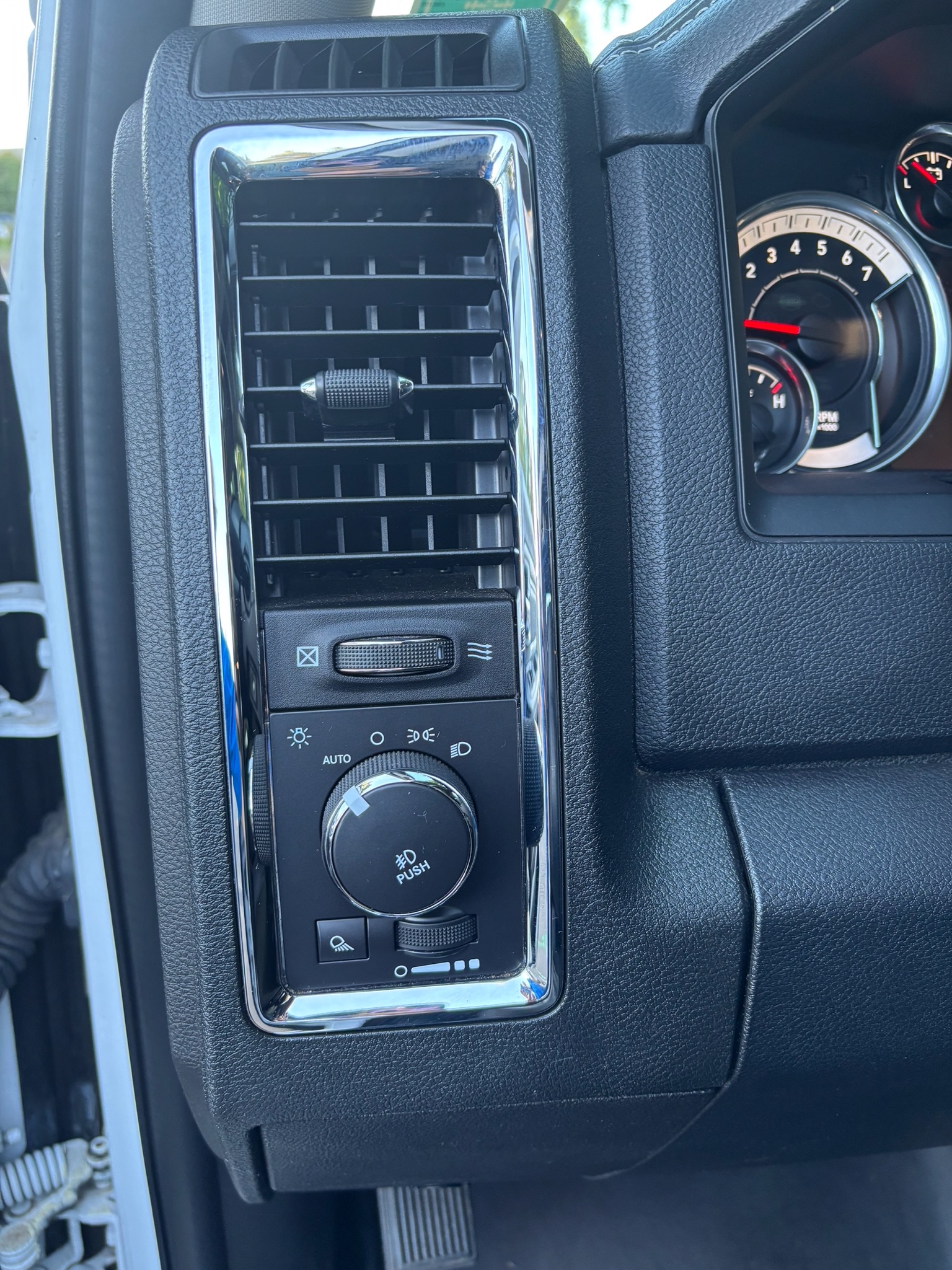 Used 2016 RAM 2500 Laramie AWD/4WD image 24