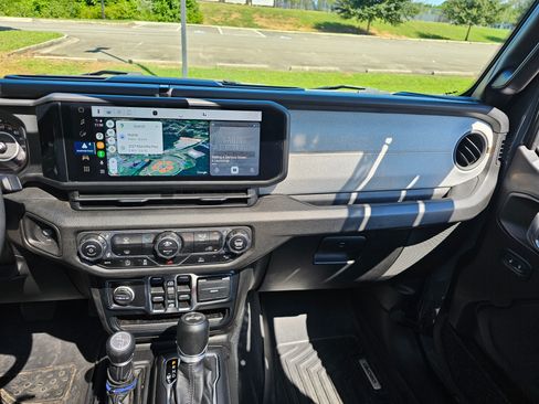 Used 2024 Jeep Wrangler Unlimited Sport image 8