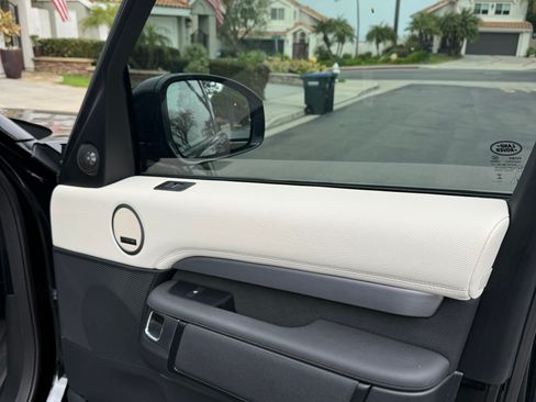 Used 2024 Land Rover Discovery Dynamic SE image 21