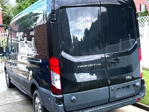 Used 2015 Ford Transit 250 148 Medium Roof RWD image 9