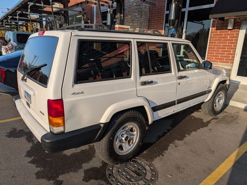 Used 2001 Jeep Cherokee Sport image 4