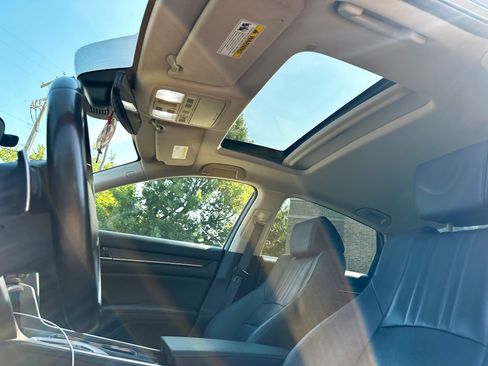 Used 2019 Honda Accord Touring image 12