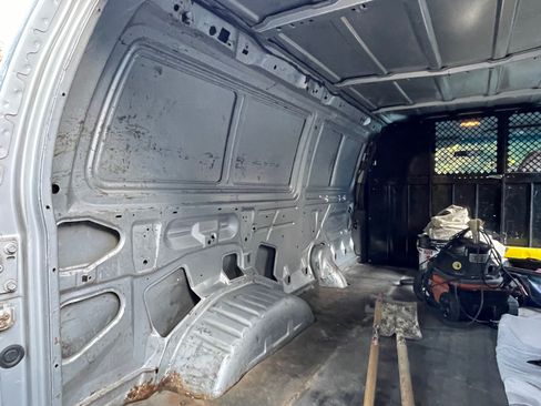 Used 2002 Ford E-350 and Econoline 350 Van image 20