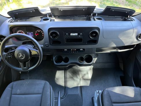 Used 2022 Mercedes-Benz Sprinter 2500 image 25