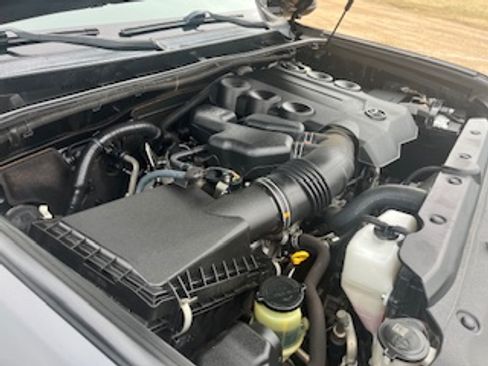 Used 2015 Toyota 4Runner SR5 image 16