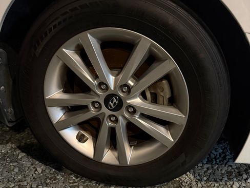 Used 2016 Hyundai Sonata SE w/ Cargo Package image 10