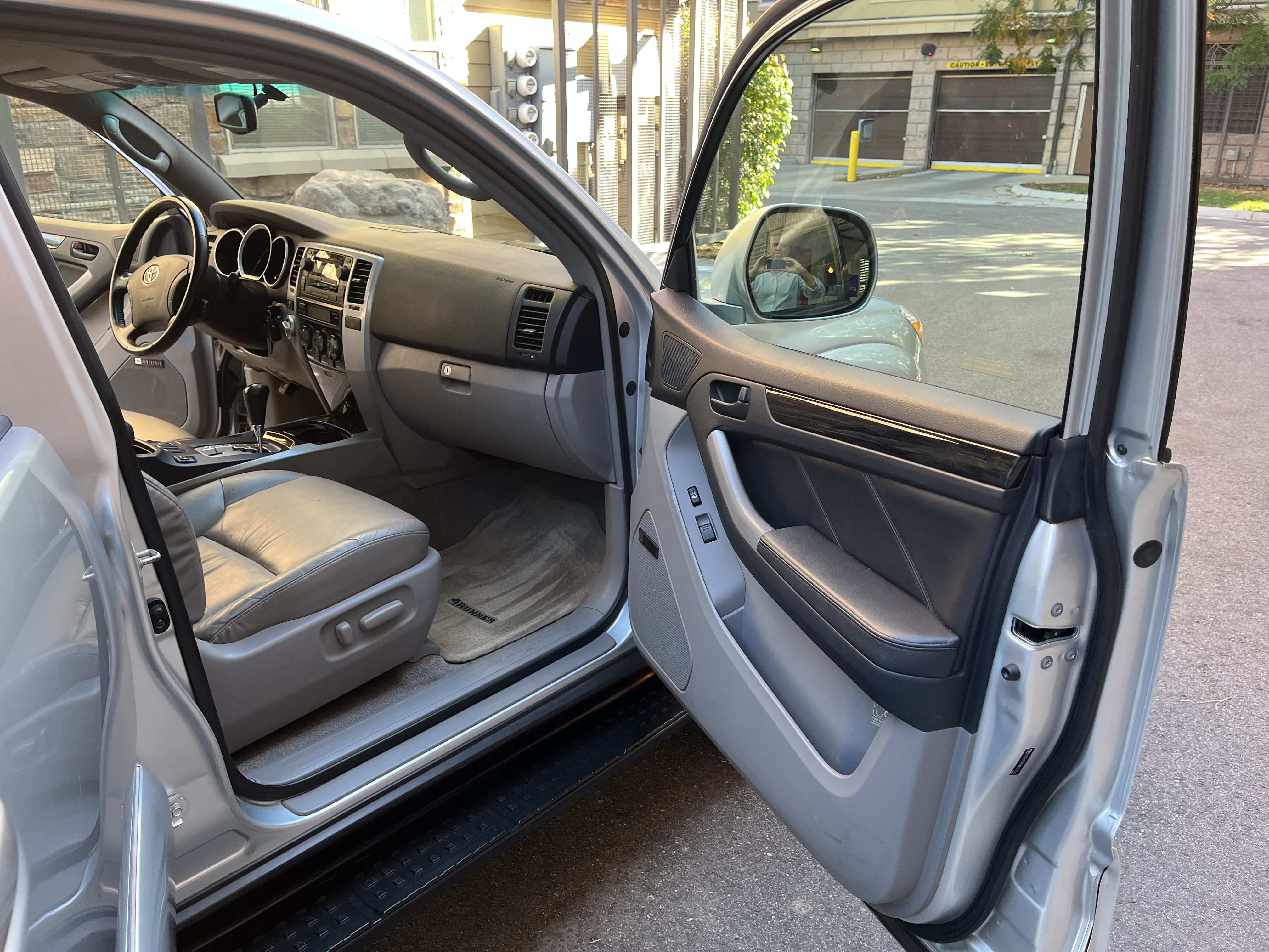 Used 2008 Toyota 4Runner Limited w/ Limited Extra Value Pkg 1 AWD/4WD image 19