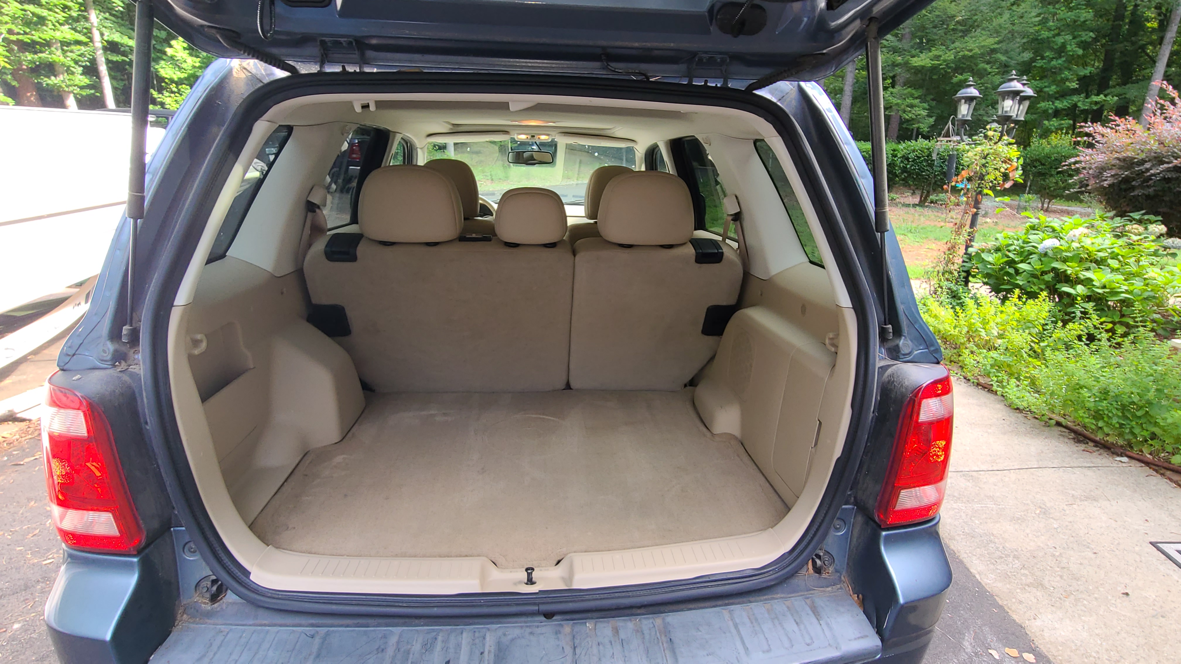Used 2011 Ford Escape Limited w/ 301A Rapid Spec Order Code AWD/4WD image 10