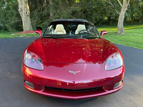 Used 2007 Chevrolet Corvette Coupe w/ Preferred Equipment Group RWD image 6