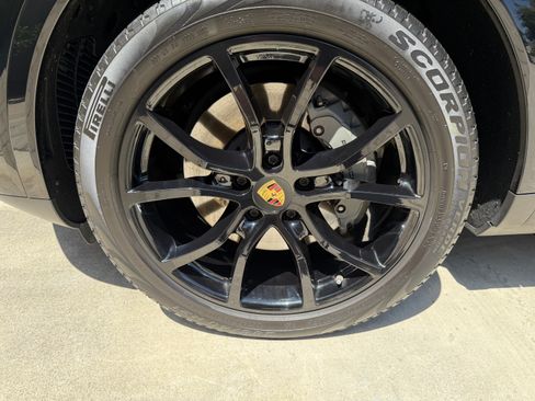 Used 2021 Porsche Cayenne S AWD/4WD image 16